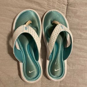 NIKE Memory Foam Flip Flops